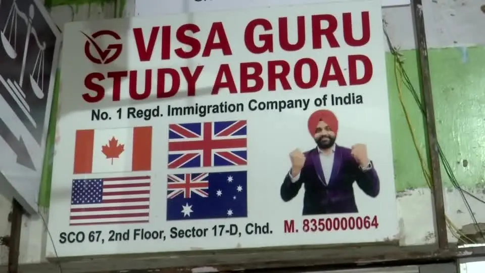 Mỹ dừng toàn bộ hồ sơ nhập cư từ 19 quốc gia